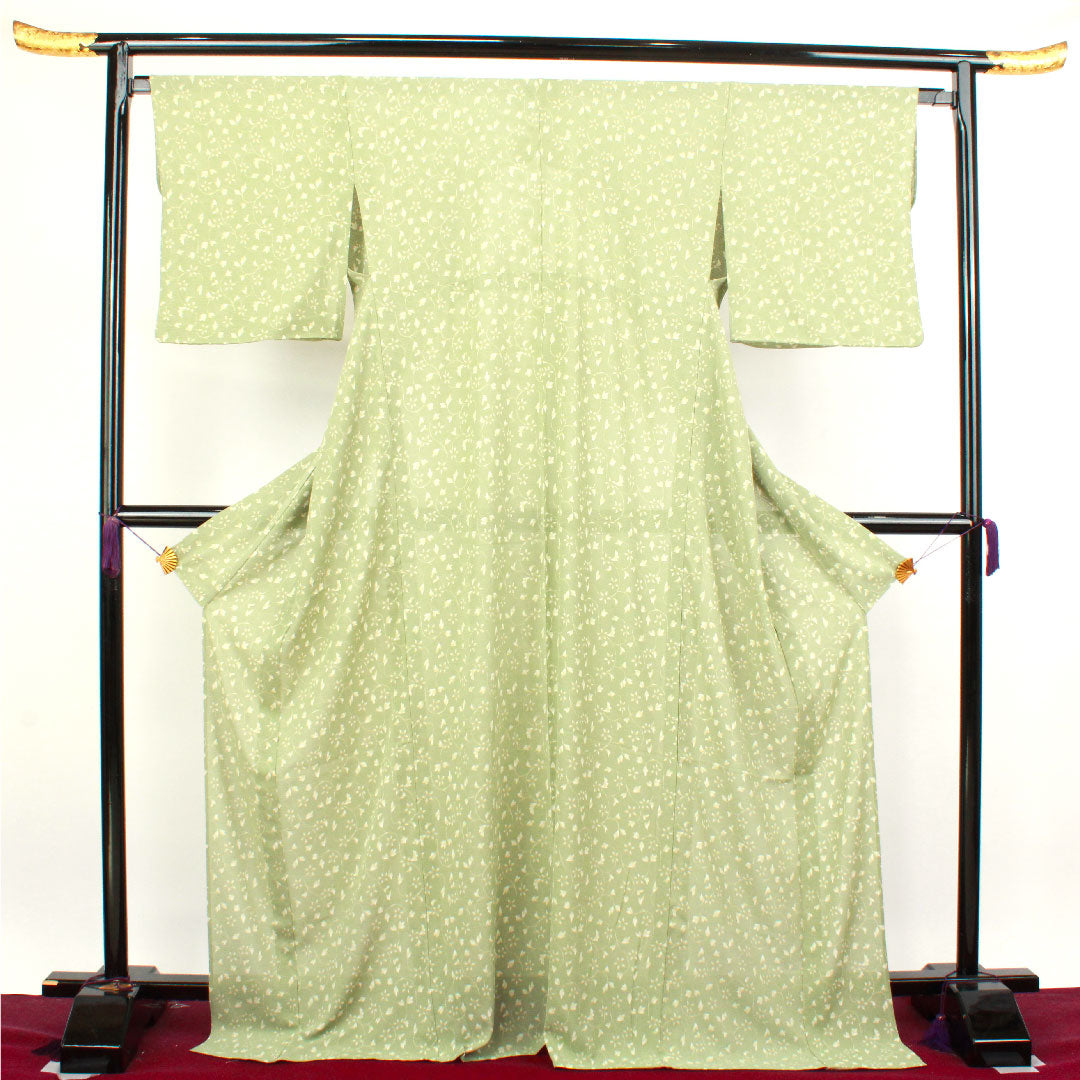 夏物 ポリエステル 小紋 身丈171.5cm 裄丈67.5cm 薄柳色（うすやなぎいろ） 草花模様 洗える着物  絽 Sランク 緑系 1132000872619