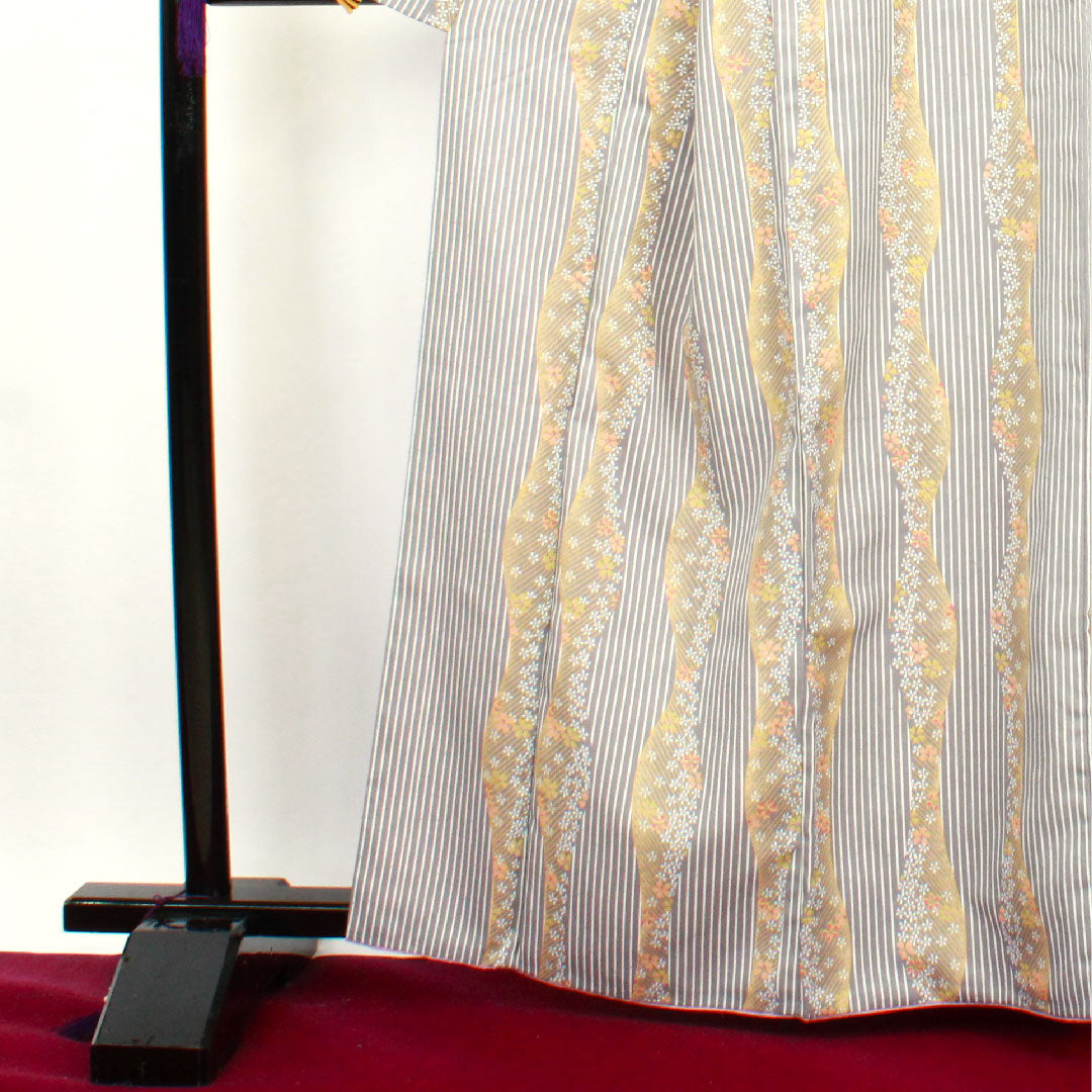 小紋 身丈164cm 裄丈64cm 袷  錫色 洗える着物 桜 縞  ポリ Sランク グレー系 1115002562422