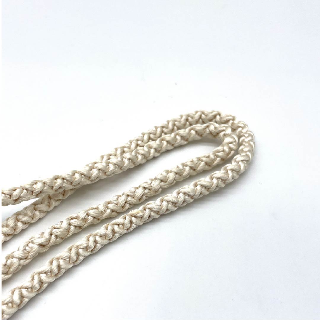 (New old stock) Obijime (belt fastener) Pure silk, off-white (kinari-iro) With obidome (belt fastener) Round weave Yamaseido Length approx. 125.5cm Width approx. 0.7cm Casual NEW rank White 1135003421311