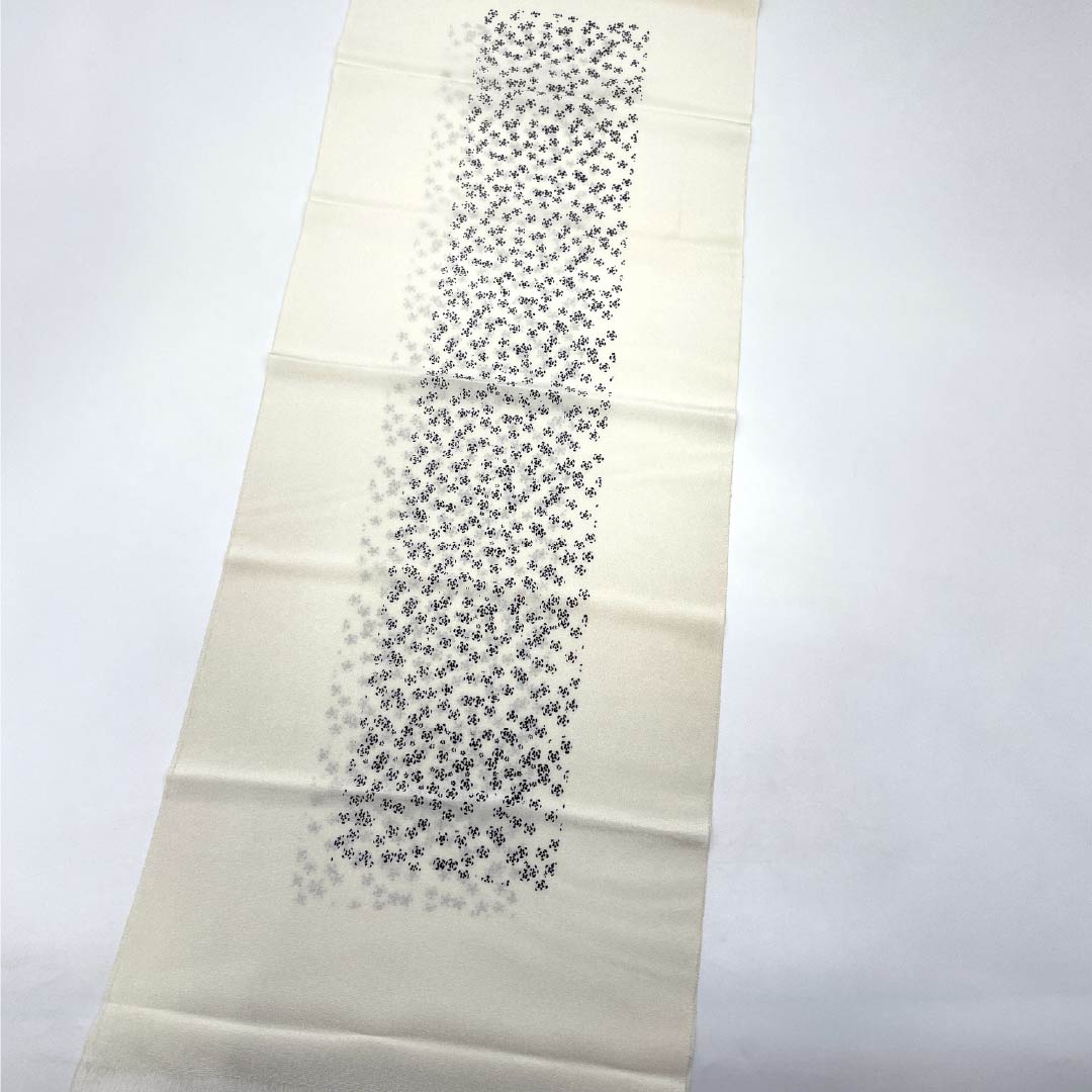 帯揚げ 正絹 Aランク セミフォーマル 乳白色（にゅうはくしょく） 抽象模様 長さ約185cm 幅約30cm 白系 1136004153911