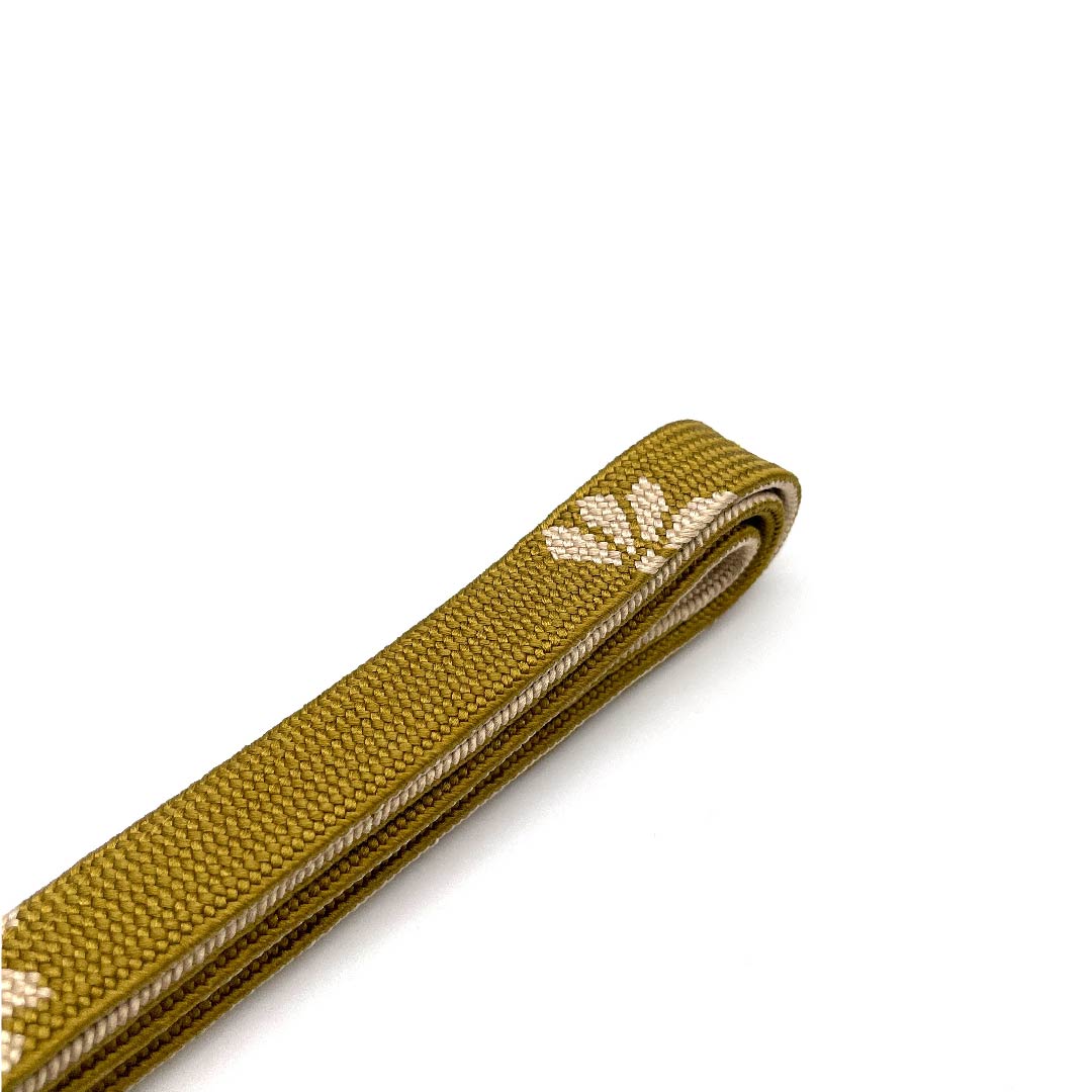 (New old stock) Obi-jime (belt fastener) made of pure silk, quarter-length cord, yellow oak color (kitsurubamiiro) New old stock Length approx. 165cm Width approx. 1.5cm Casual S rank Yellow 1135000982923