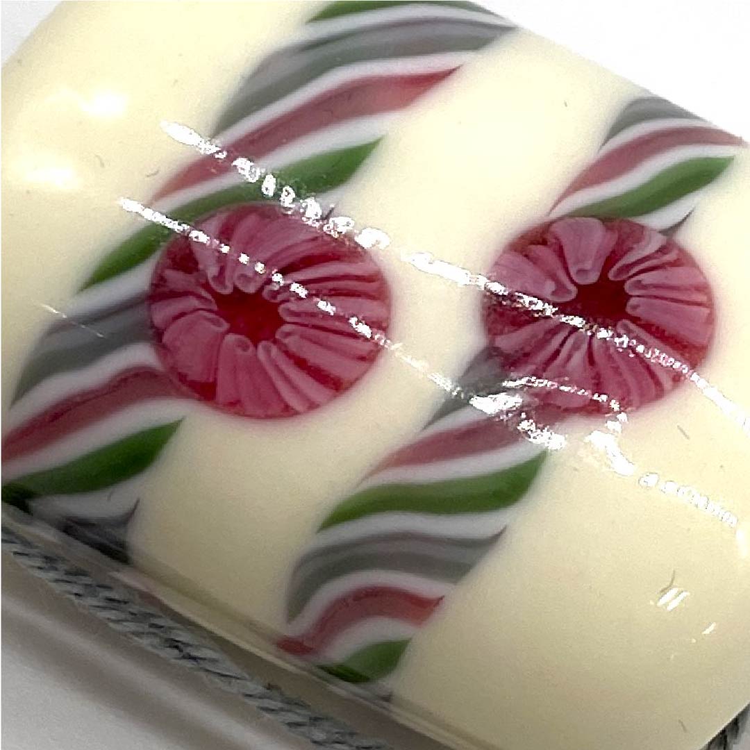 (New old stock) Obi fastener, ceramic, casual, milky white, glass bead, flower, stripes, length approx. 2.5cm, width approx. 3cm, S rank, white, 1137000092911