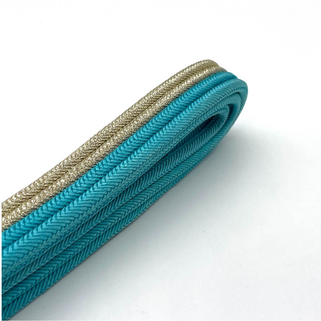 Pure silk obi-jime (sash band) in gold (kin-iro) with a grade A finish. Formal, suitable for furisode (long-sleeved kimono). Two-tone, approximately 165cm long and 2cm wide. Blue-toned. Product number: 1135004103317