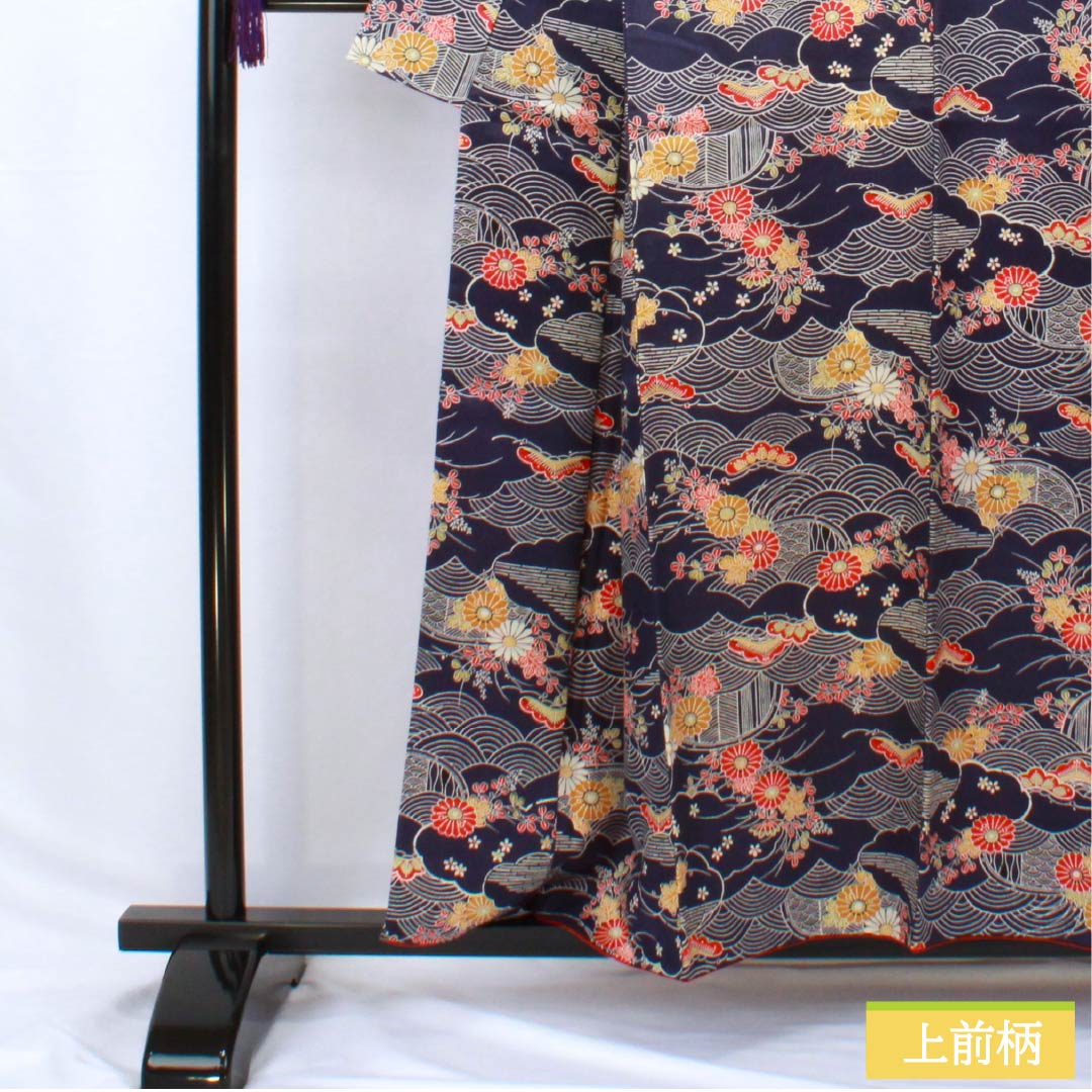 Komon (small pattern) kimono, pure silk, length 157cm, sleeve length 63cm, lined, stencil-dyed, Seigaiha (wave) pattern, pine and flower pattern, S rank, navy blue, 1115005902318