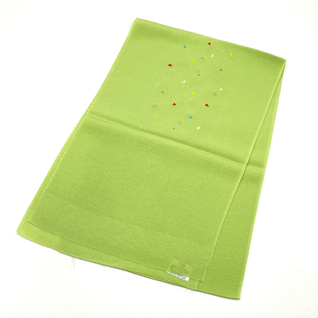 （新古品）帯揚げ 正絹 NEWランク カジュアル 淡萌黄色（うすもえぎいろ） 三角 幾何学模様 ポップ 長さ約176cm 幅約28cm 緑系 1136001501919