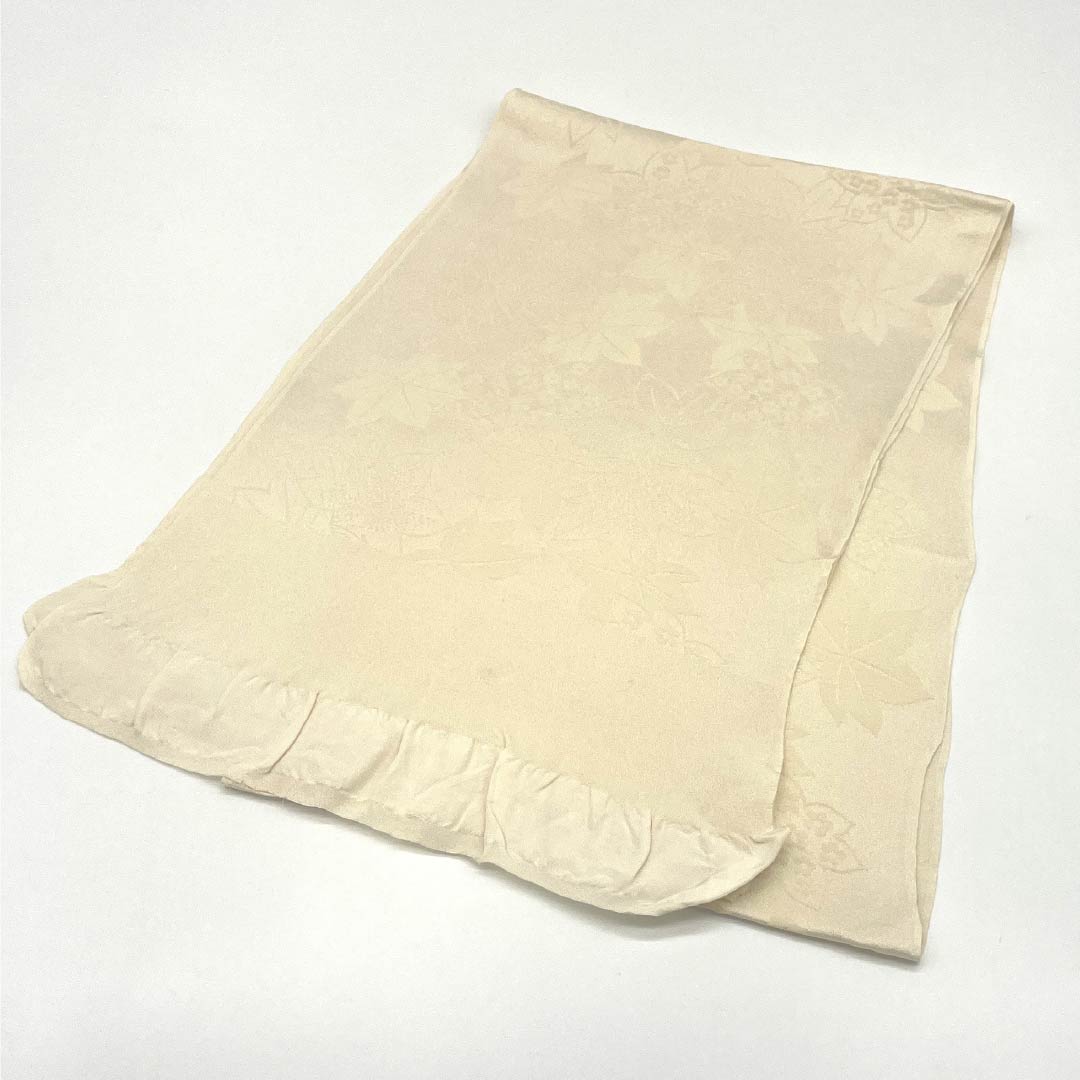 Obiage (sash sash) made of pure silk, S-rank, casual, milky white, featuring a classic autumn leaves pattern, approximately 153.6cm long and 23.5cm wide. Product number: 1136002012911