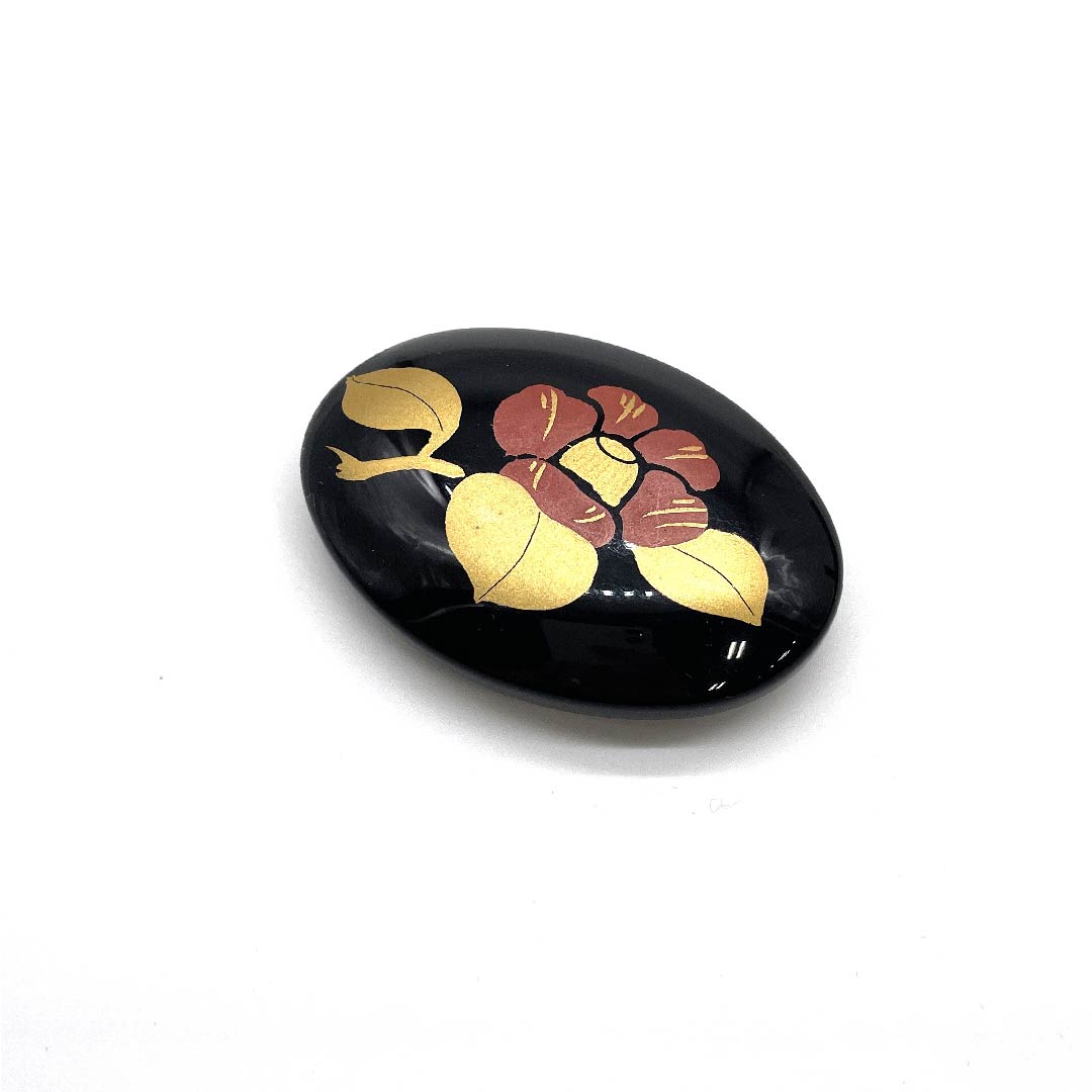 (New old stock) Obi fastener, Maki-e, casual, black, hand-painted Maki-e, camellia flower, length approx. 4cm, width approx. 5.5cm, S rank, black, 1137000732910