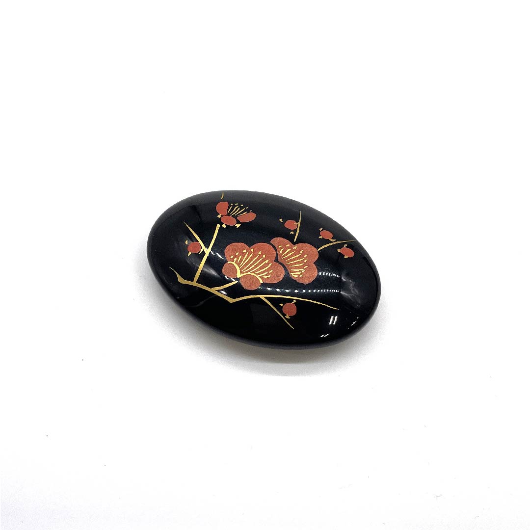(New old stock) Obi fastener, Maki-e, casual, black, hand-painted Maki-e, plum blossom, length approx. 4cm, width approx. 5.5cm, S rank, black, 1137000752910