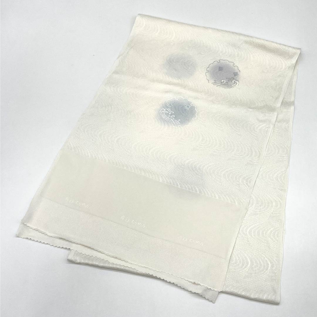 Semi-formal silk obiage (sash sash), grade A, gofun-iro (white powder-colored), with a design of flowing water, snowflakes, and waves. Length: approximately 180cm, width: approximately 30cm, white, part number 1136002273911