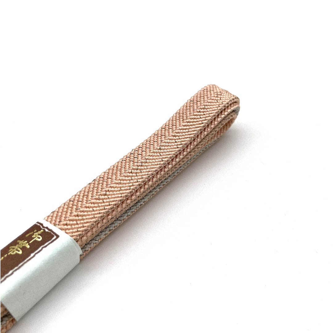 （新古品） 帯締め 正絹 四分紐 鮭色（さけいろ） 藍白色（あいじろいろ） 金属糸使用 新古品 長さ約156cm 幅約1.5cm セミフォーマル Sランク グラデーション系 1135002222399