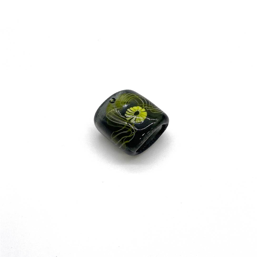 (New old stock) Glass Obi fastener, casual, ink color (guzumiiro), glass beads, flower, geometric pattern, length approx. 2cm, width approx. 2cm, S rank, gray, 1137000522922