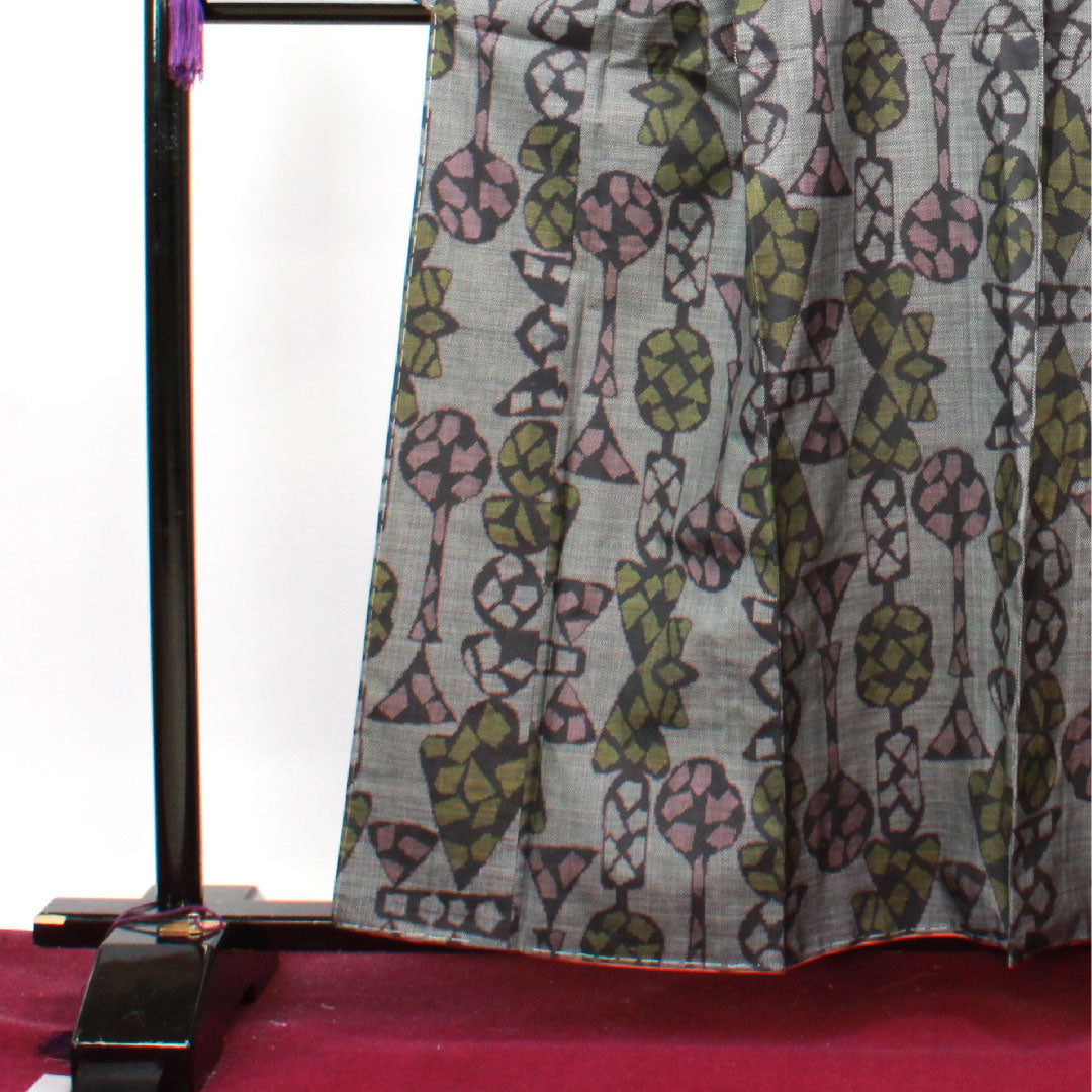 大島紬 身丈159cm 裄丈67cm しつけ糸付き 経緯絣 抽象模様 正絹 Sランク 袷 黒系 1116002522310
