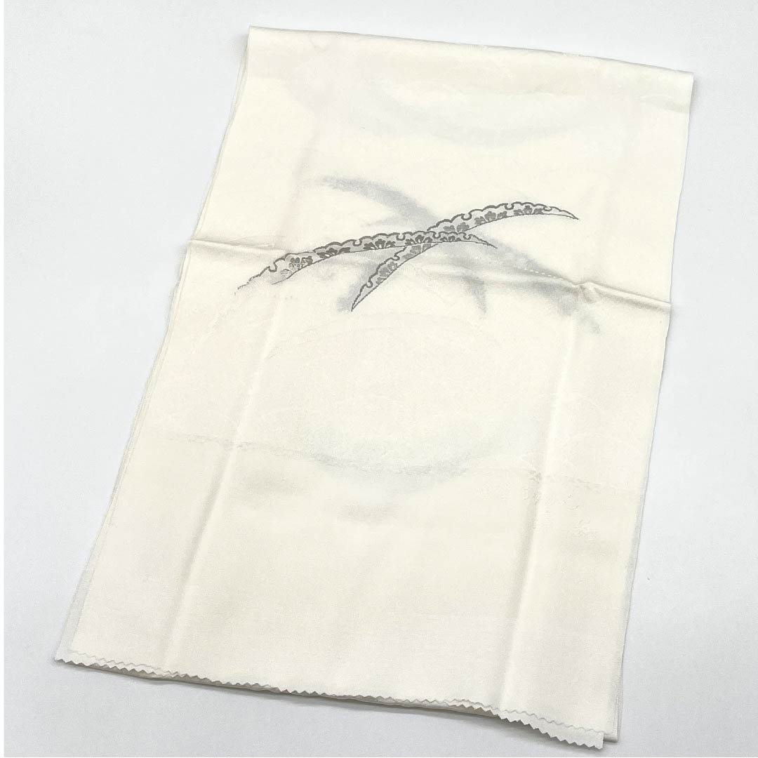 (Like new) Pure silk obijime and obiage set for formal kimono (tomesode) with dew-grass pattern. Suitable for weddings and receptions. Length: approximately 156cm, Width: approximately 1.5cm. White, S rank. Product number: 1141000062311