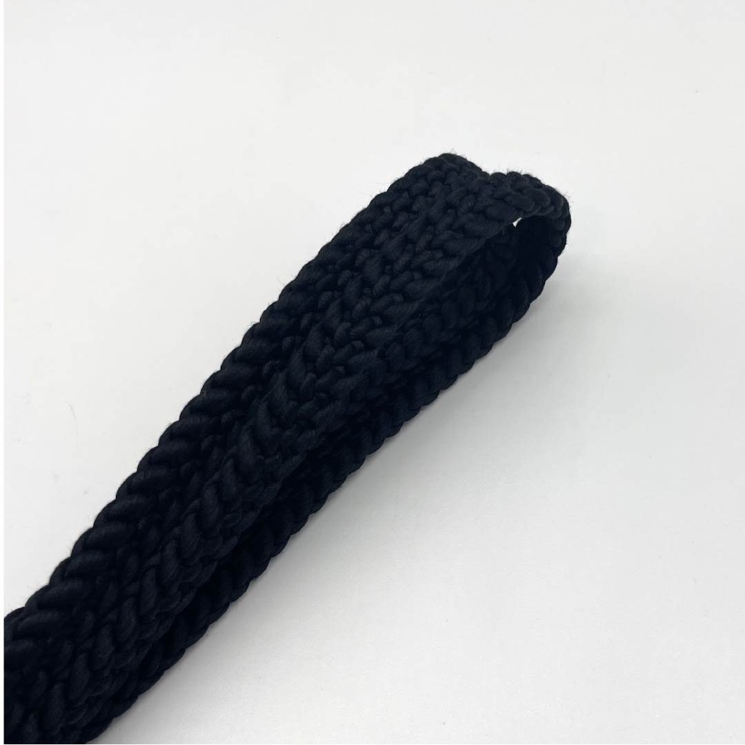 (Like new) Silk Obijime (Sash Band) in Black. Ideal for mourning wear. Length: approx. 160.5cm, Width: approx. 1cm. Formal Black. Product code: 1135004011310