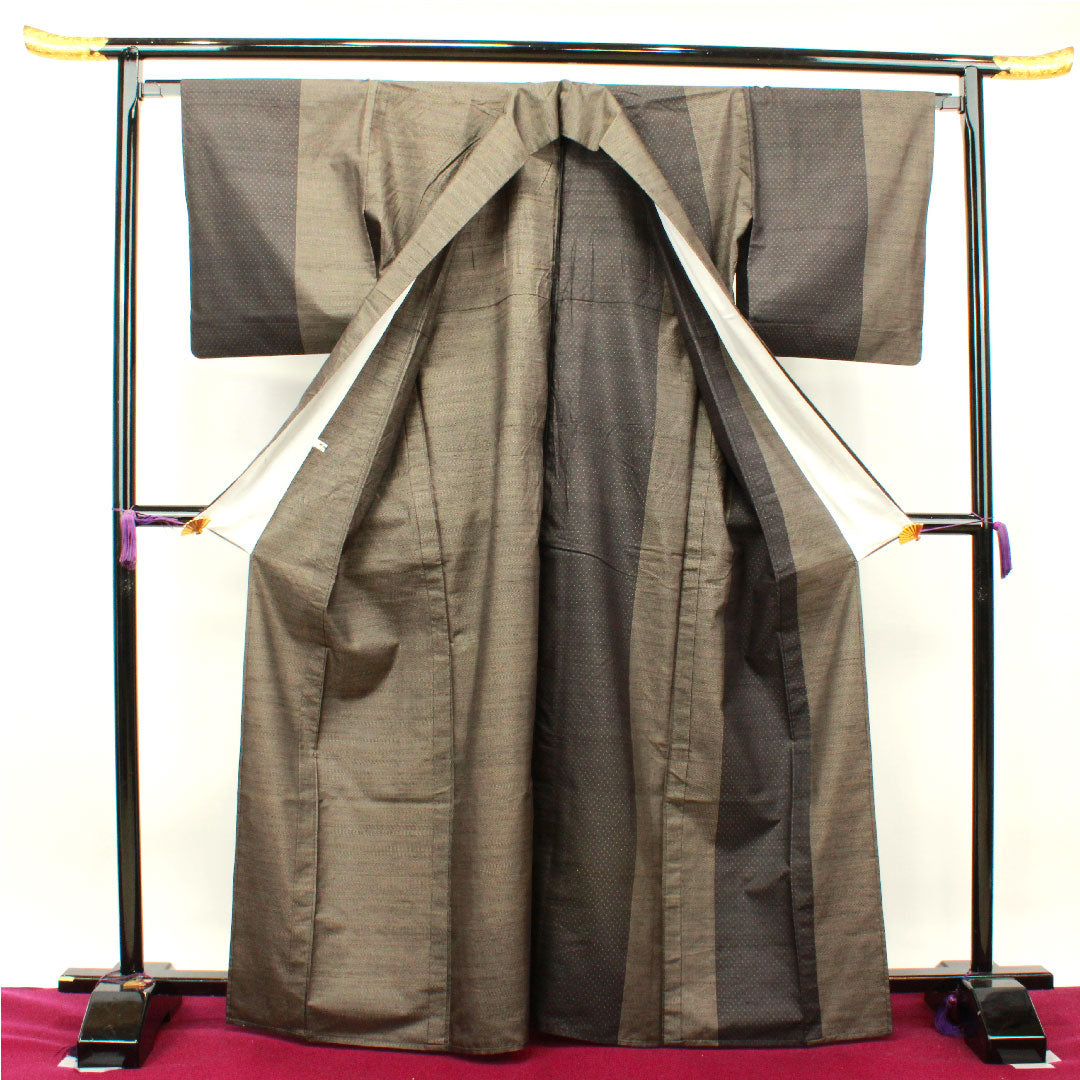 Tsumugi Length 167.5cm Sleeve length 66cm Dark grey Geometric pattern Pure silk A rank Single layer Brown 1116002713514