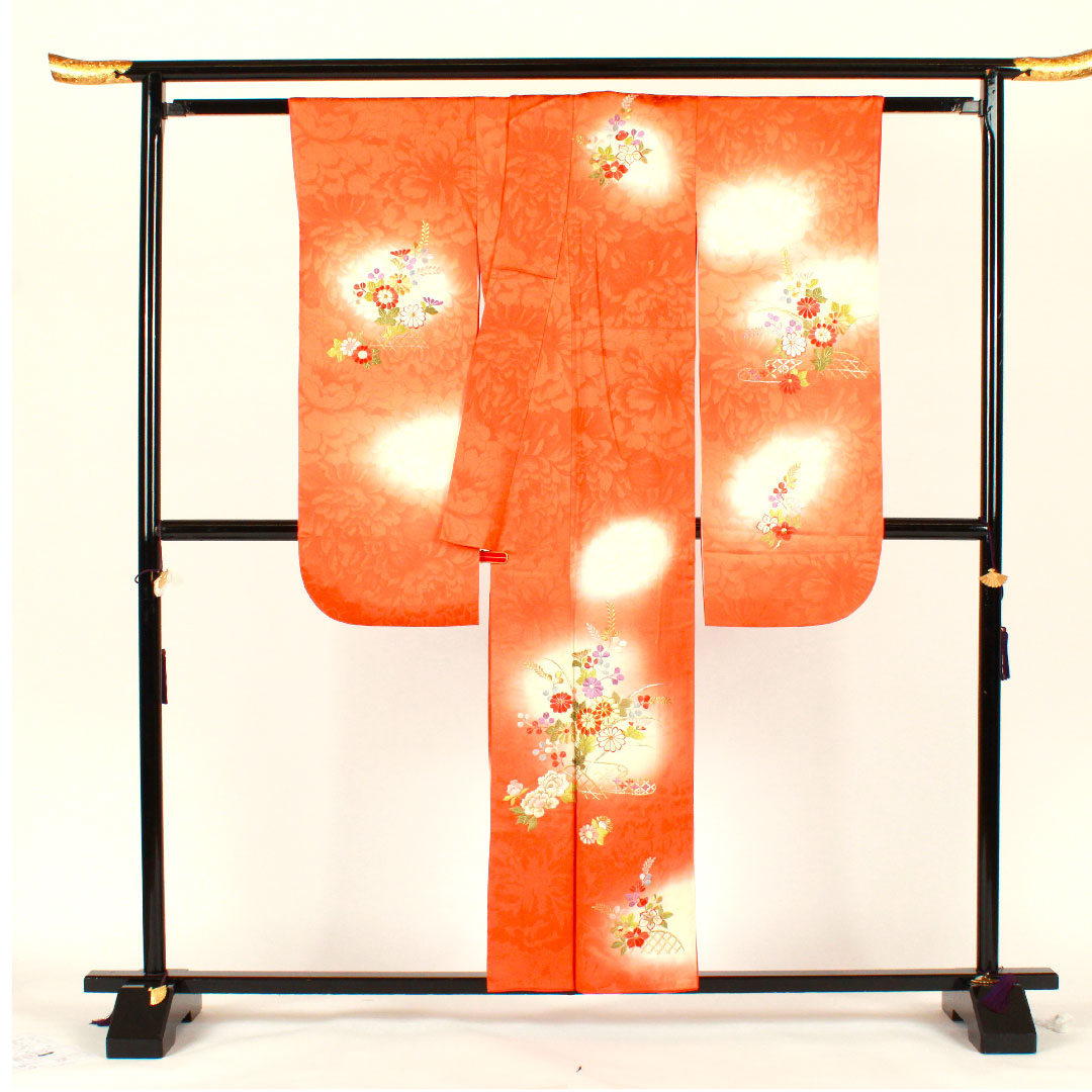 振袖 身丈157.5cm 裄丈63cm 袷  刺繡 花模様  正絹 Bランク 朱系 1113000754316