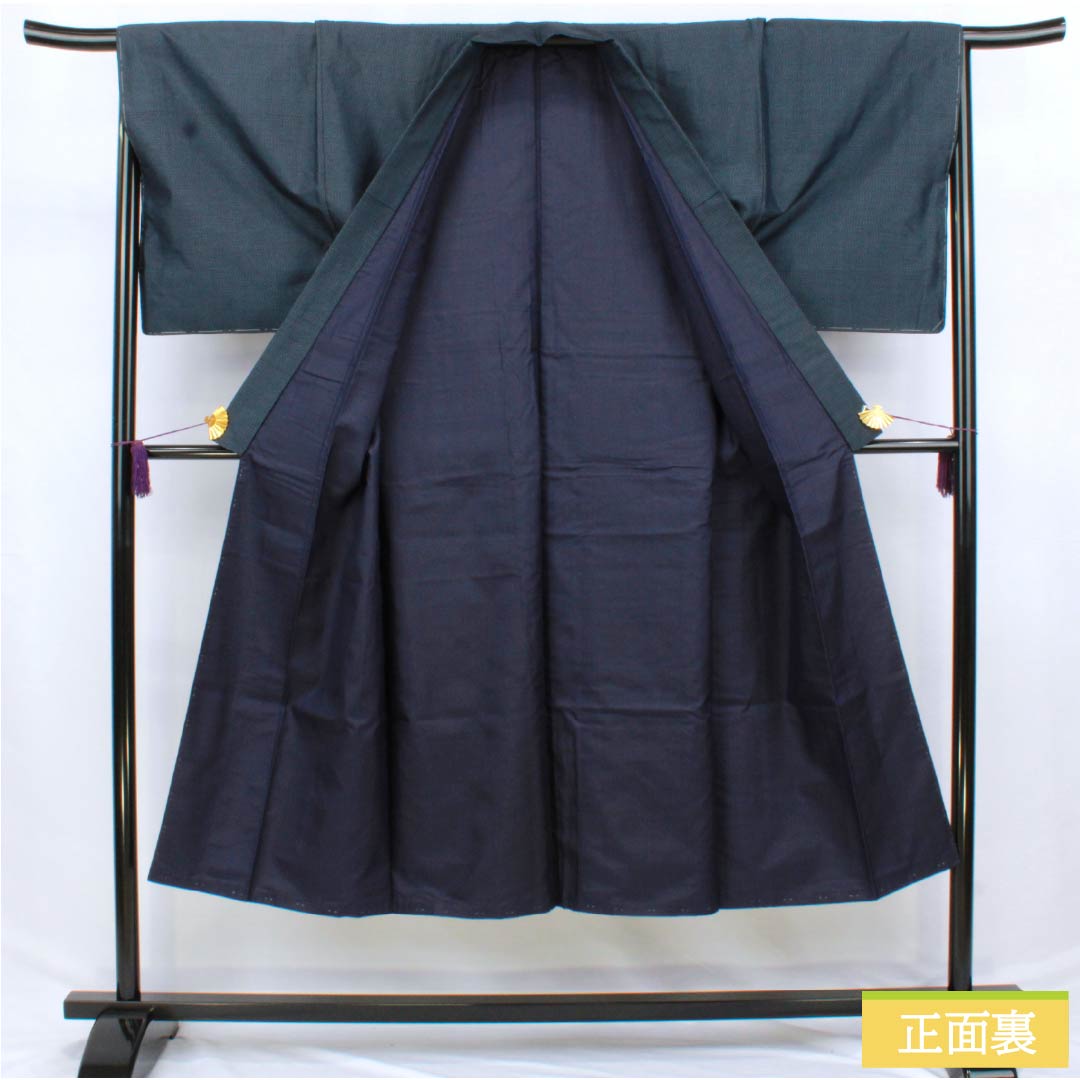 Men's silk S-rank kimono, length 140cm, sleeve length 62cm, navy blue (noukon-iro) Oshima Tsumugi fabric with geometric patterns and basting threads. Navy blue. Product code: 1119001182418