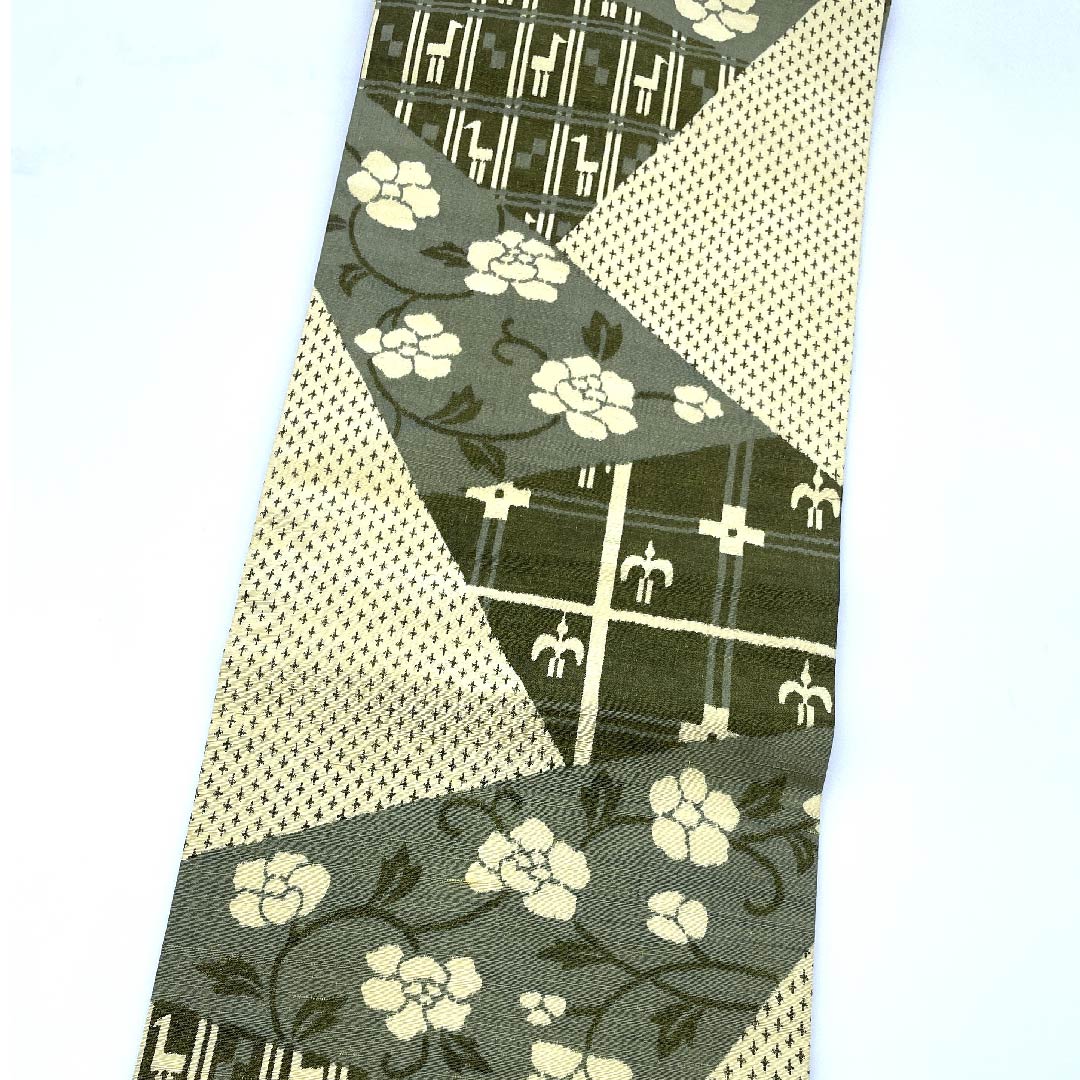 Nagoya obi, Koji color, Tsumugi fabric, Kiri-inlay style, Swallow, Flower, Animal pattern, Batik pattern, Obi length 355.5cm, Pure silk, S rank, Full length, Casual, Cream color, 1124004552315, Nagoya tailoring