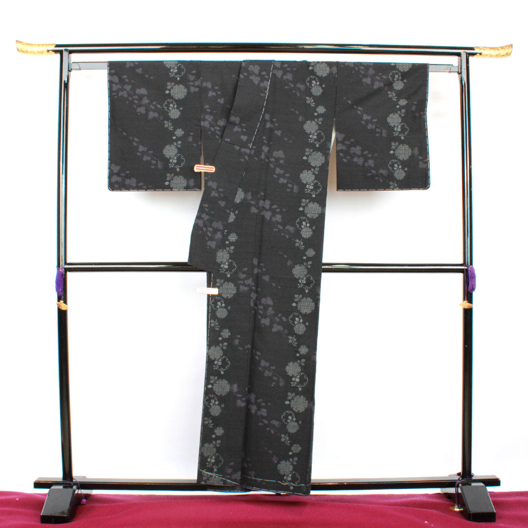 Yuki Tsumugi Length 156cm Sleeve length 65.5cm Snowflake Ivy Pure silk S rank Awase Black 1116002032310
