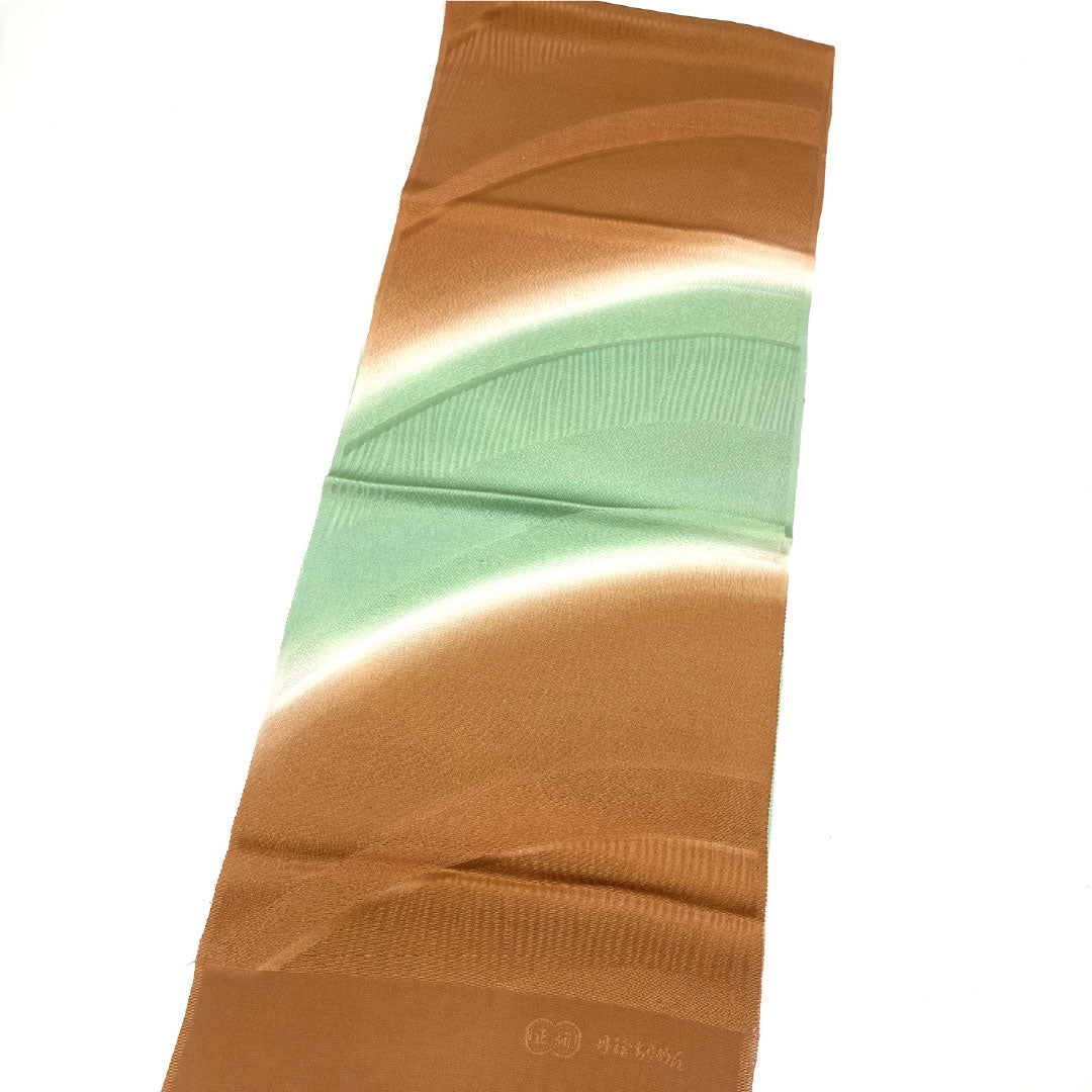 （新古品）帯揚げ 正絹 NEWランク カジュアル 赤梅色（あかうめいろ） 裏葉色（うらはいろ） 丹後ちりめん  長さ約184cm 幅約31cm 茶系 1136001361914