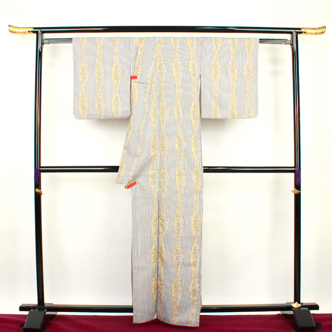 小紋 身丈164cm 裄丈64cm 袷  錫色 洗える着物 桜 縞  ポリ Sランク グレー系 1115002562422