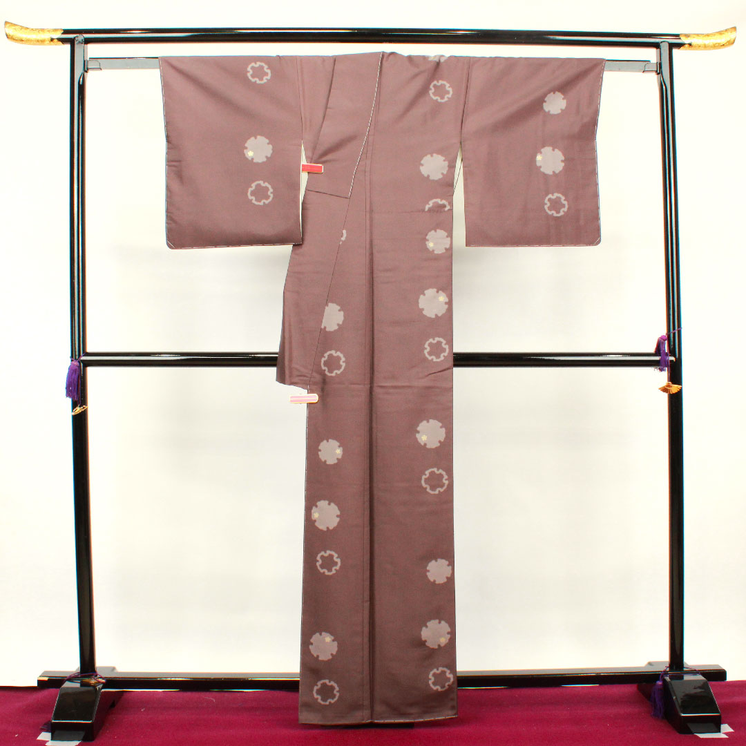 牛首紬 身丈162.5cm 裄丈65.5cm 未使用品 しつけ糸付き 小豆鼠色 市川純一郎 雪輪 正絹 Sランク 袷 茶系 1116002242414