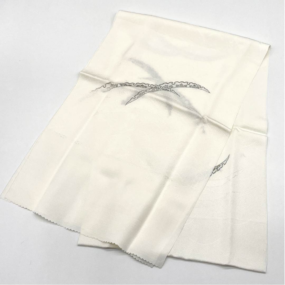 (Like new) Pure silk obijime and obiage set for formal kimono (tomesode) with dew-grass pattern. Suitable for weddings and receptions. Length: approximately 156cm, Width: approximately 1.5cm. White, S rank. Product number: 1141000062311
