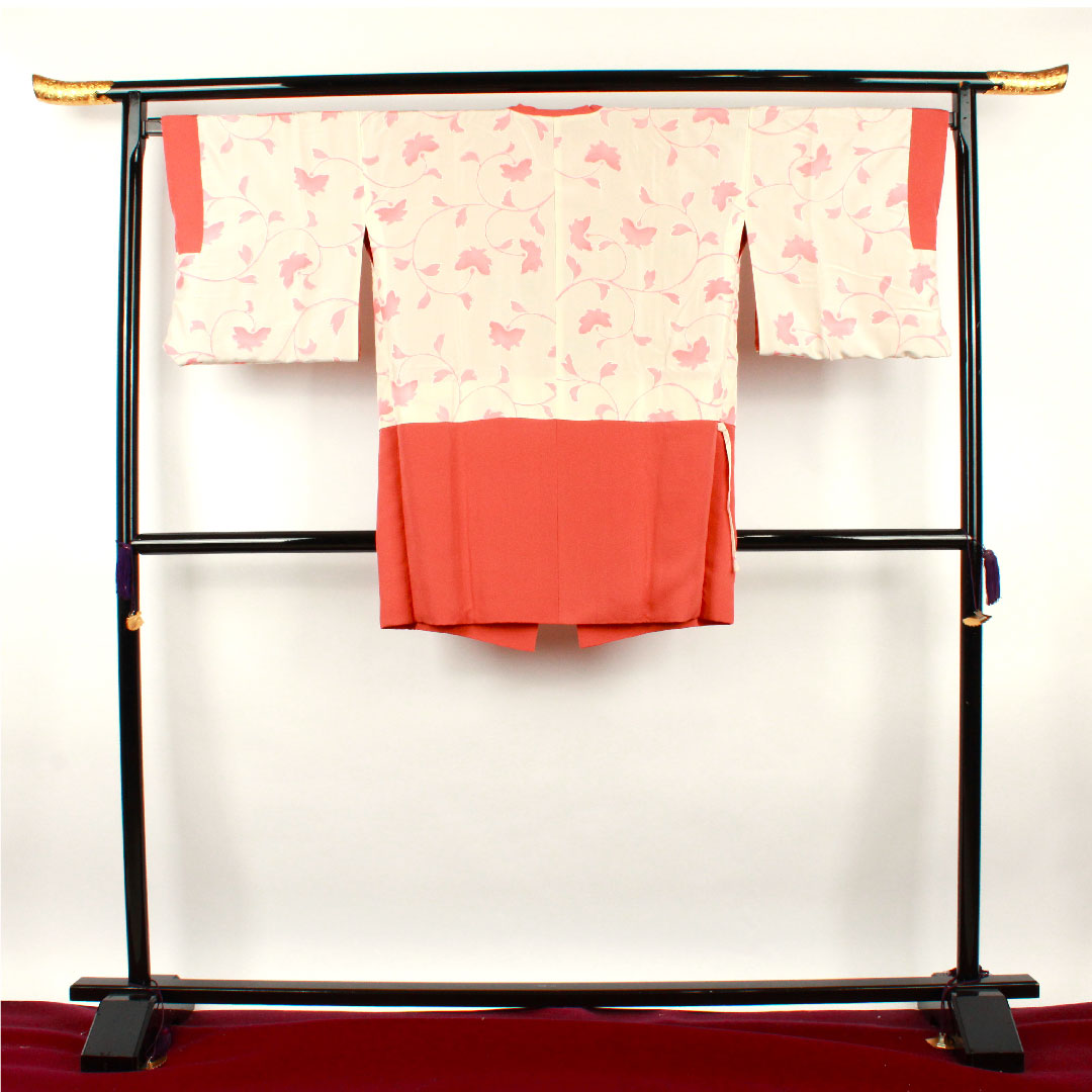 Michiyuki coat, length 88cm, sleeve length 67cm, red-colored, embroidery, pure silk, S rank, lined, pink, 1117000562913