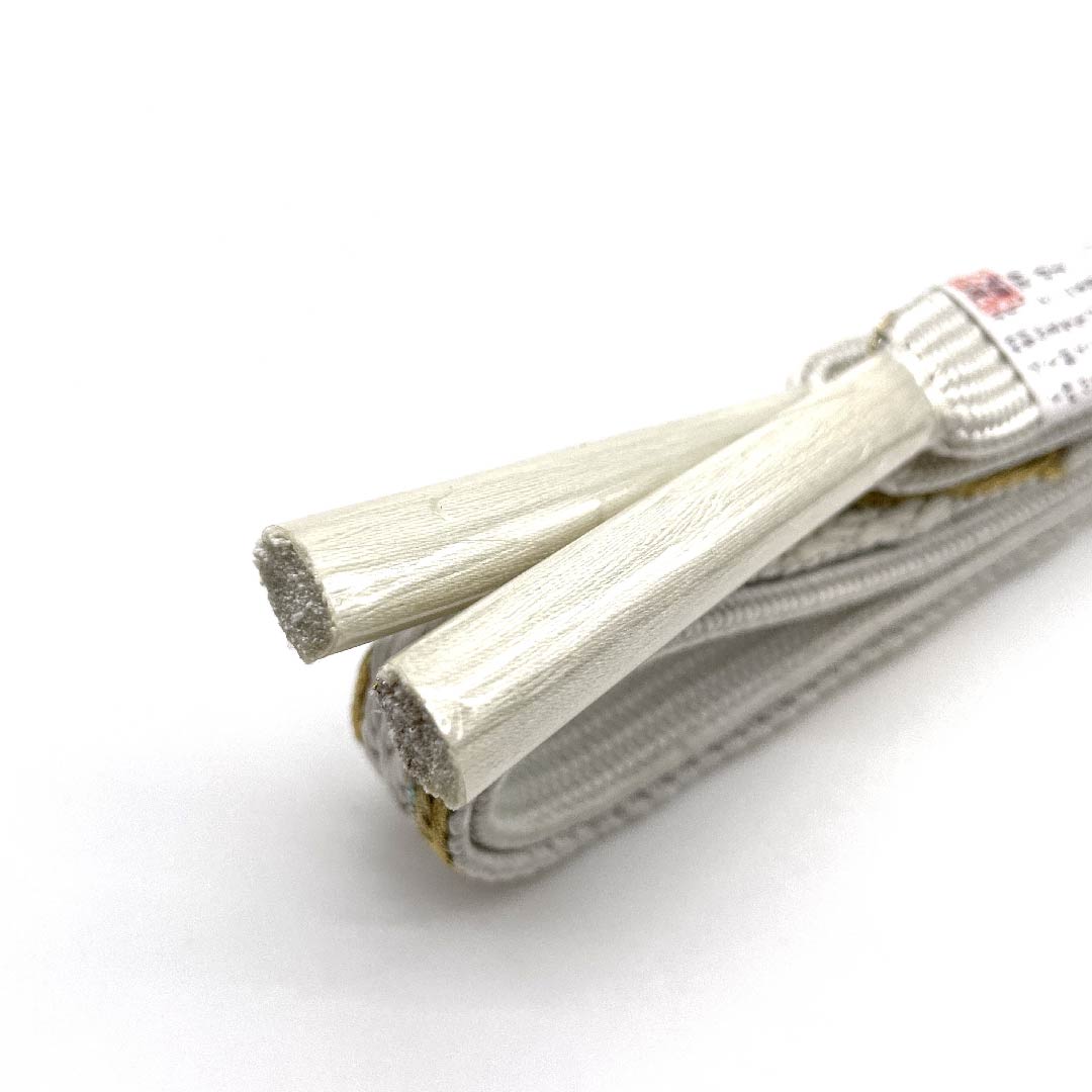 （新古品） 帯締め 正絹 四分紐 銀白色色（ぎんはくしょくいろ） デザイン由紀 特選金銀糸 金属糸使用 長さ約165cm 幅約1.5cm セミフォーマル Sランク 白系 1135001122911