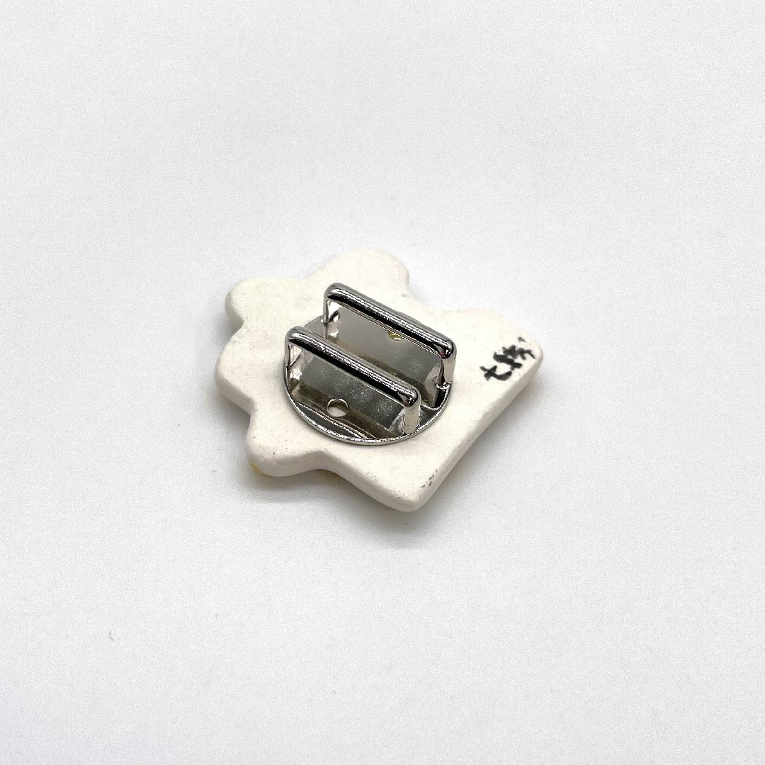 （新古品） 帯留め 陶磁器 カジュアル 白色（しろいろ） 陶器 パズル 長さ約3.5cm 幅約3.5cm  Sランク 白系 1137000412911