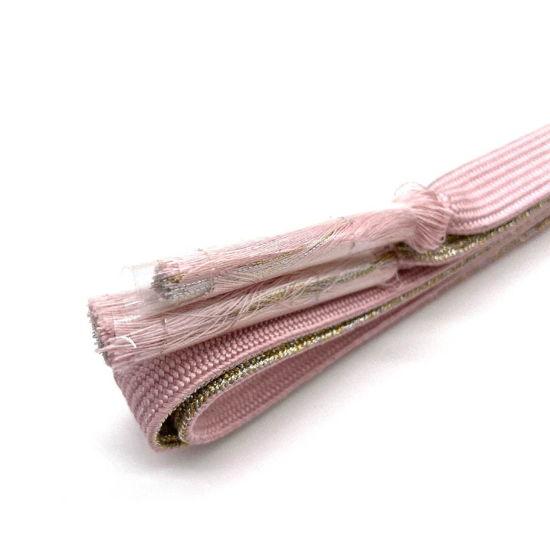（新古品） 帯締め 正絹 四分紐 虹色（にじいろ） 金属糸使用 新古品  長さ約156cm 幅約1.5cm セミフォーマル Sランク ピンク系 1135001032913