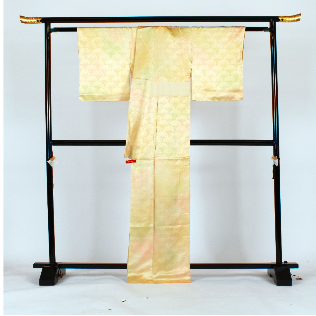 色無地 菊 ぼかし 身丈167.5cm 裄丈66.5cm 袷  正絹 Sランク 黄系 1114000352523