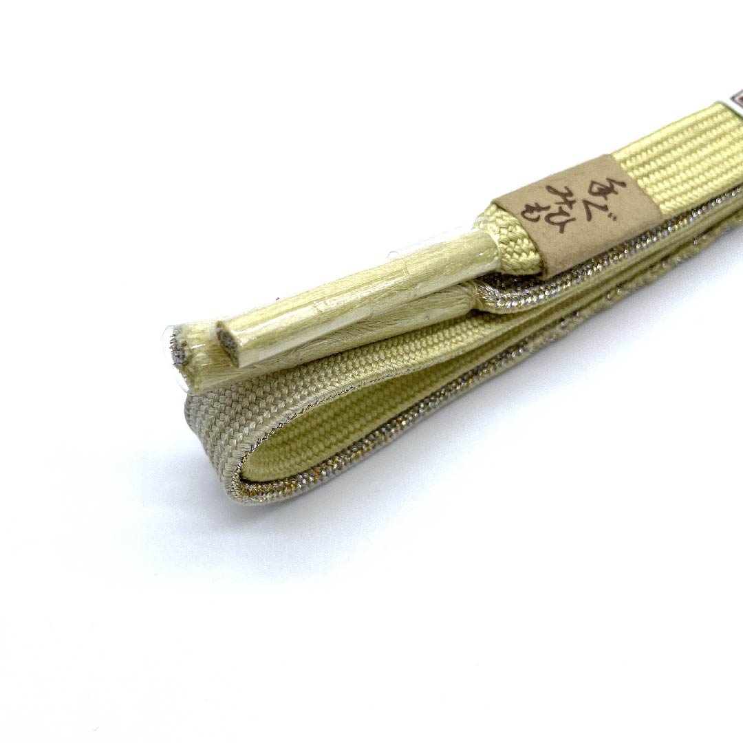 （新古品） 帯締め 正絹 四分紐 嫩黄色色（どんこうしょくいろ） 金属糸使用 手組紐 新古品 長さ約156cm 幅約1.5cm セミフォーマル Sランク 黄系 1135001002923