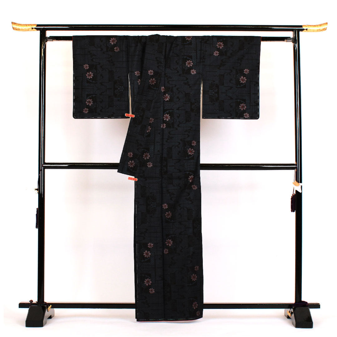 Oshima Tsumugi, Length 164cm, Sleeve length 65cm, 5 marks, Flowing water, Shikishi and flower pattern, Pure silk, S rank, Lined, Navy blue, 1116000682318