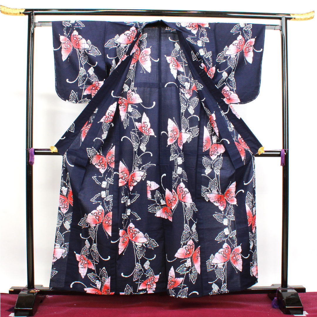 浴衣 しつけ糸付き 未使用品 濃紺色 蝶 木綿 Sランク 単衣 身丈160cm 裄丈62cm 紺系 1118002922418