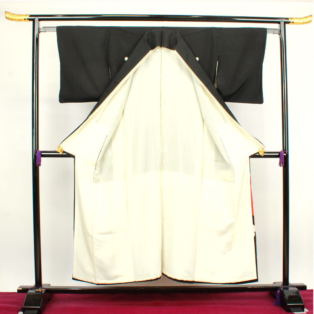 Black Tomesode, Length 153cm, Sleeve Length 61.5cm, Lined, Kyoto Yuzen, Pine, Chrysanthemum, Circle with Sword and Butterfly, Pure Silk, A Rank, Five Crests, Black, 1111001003210