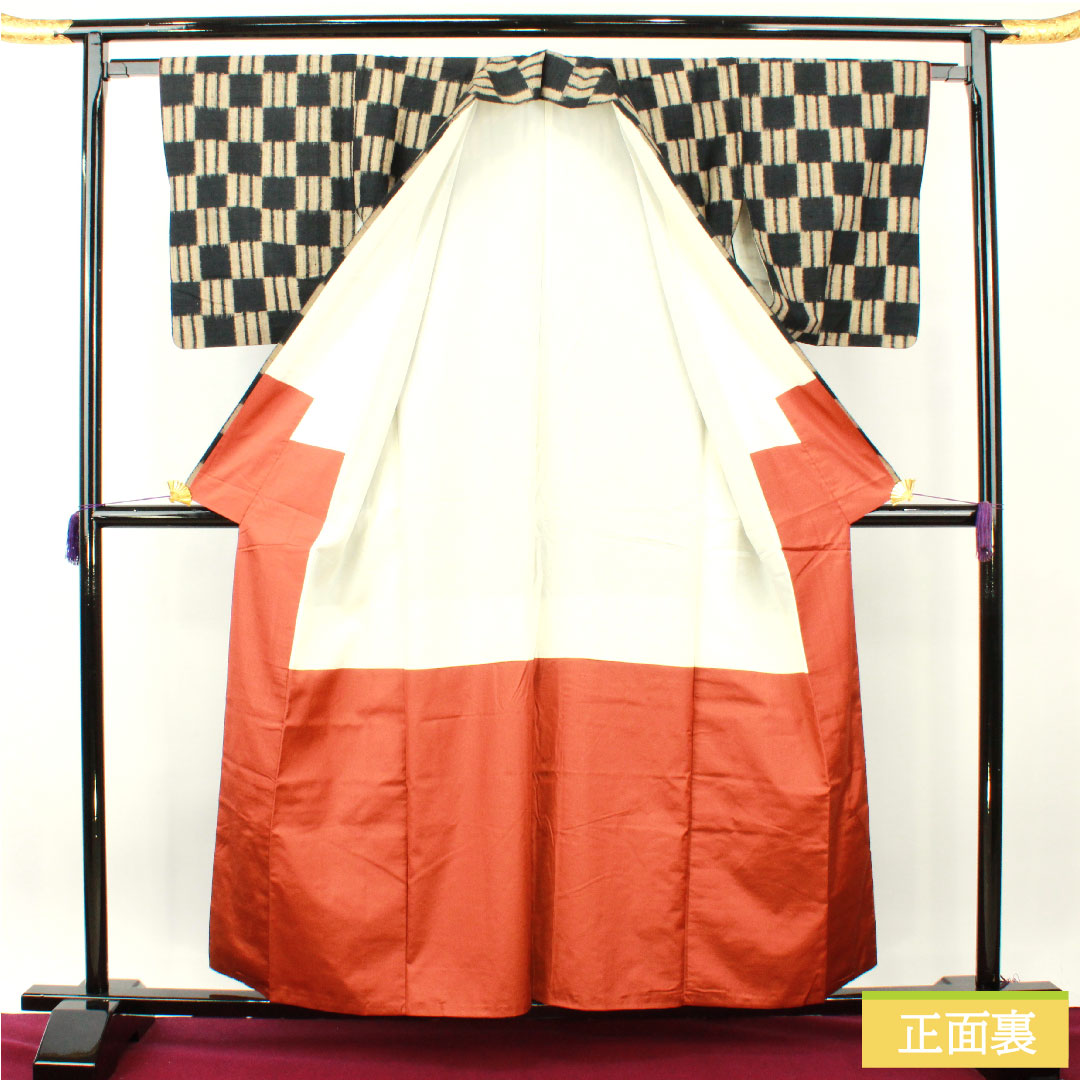 紬 正絹 身丈157.5cm 裄丈64cm 日向紬 手織り 真綿紬 変り市松 Sランク 袷 黒系 1116003722310