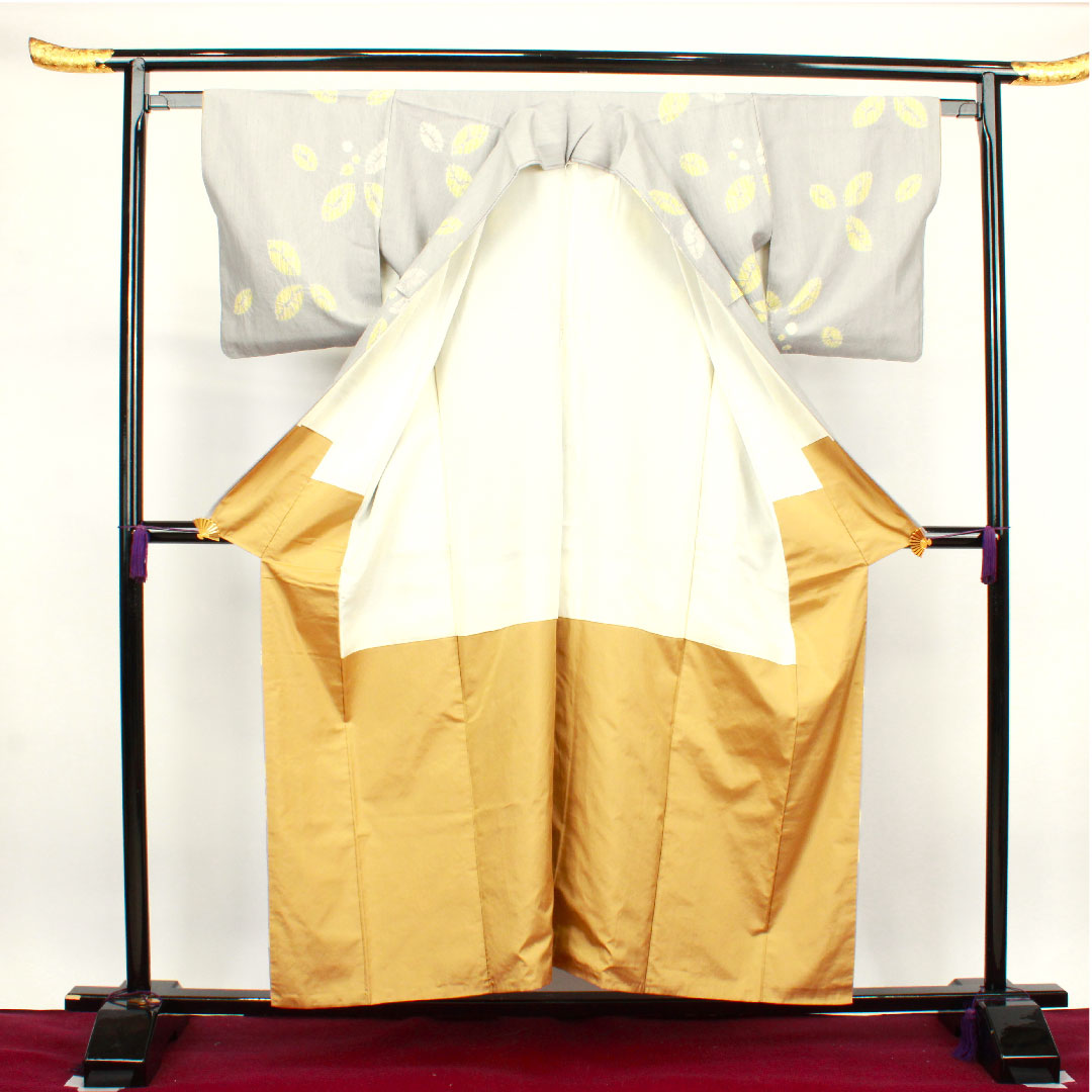 小紋 身丈154.5cm 裄丈62.5cm 袷  銀灰色 紬地 絞り 葉っぱ  正絹 Sランク グレー系 1115003242222