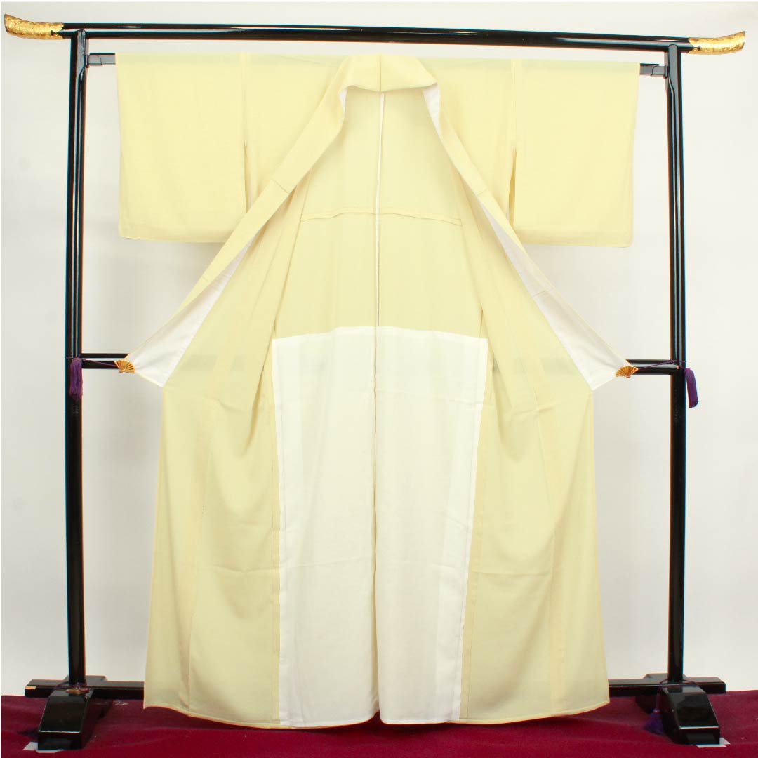 夏物 ポリエステル 色無地 身丈164.5cm 裄丈64cm 淡黄蘗色（うすきはだいろ） 無地 絽 Aランク クリーム系 1132000173415