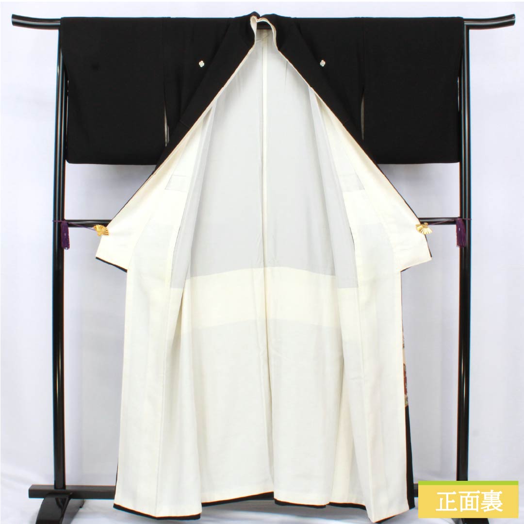 Black formal kimono (tomesode) made of pure silk, S rank, length 158cm, sleeve length 65.5cm, lined, with Suzhou embroidery featuring five crests, including auspicious motifs of quince, pheasant, pine, and plum blossoms. Product code: 1111001782310