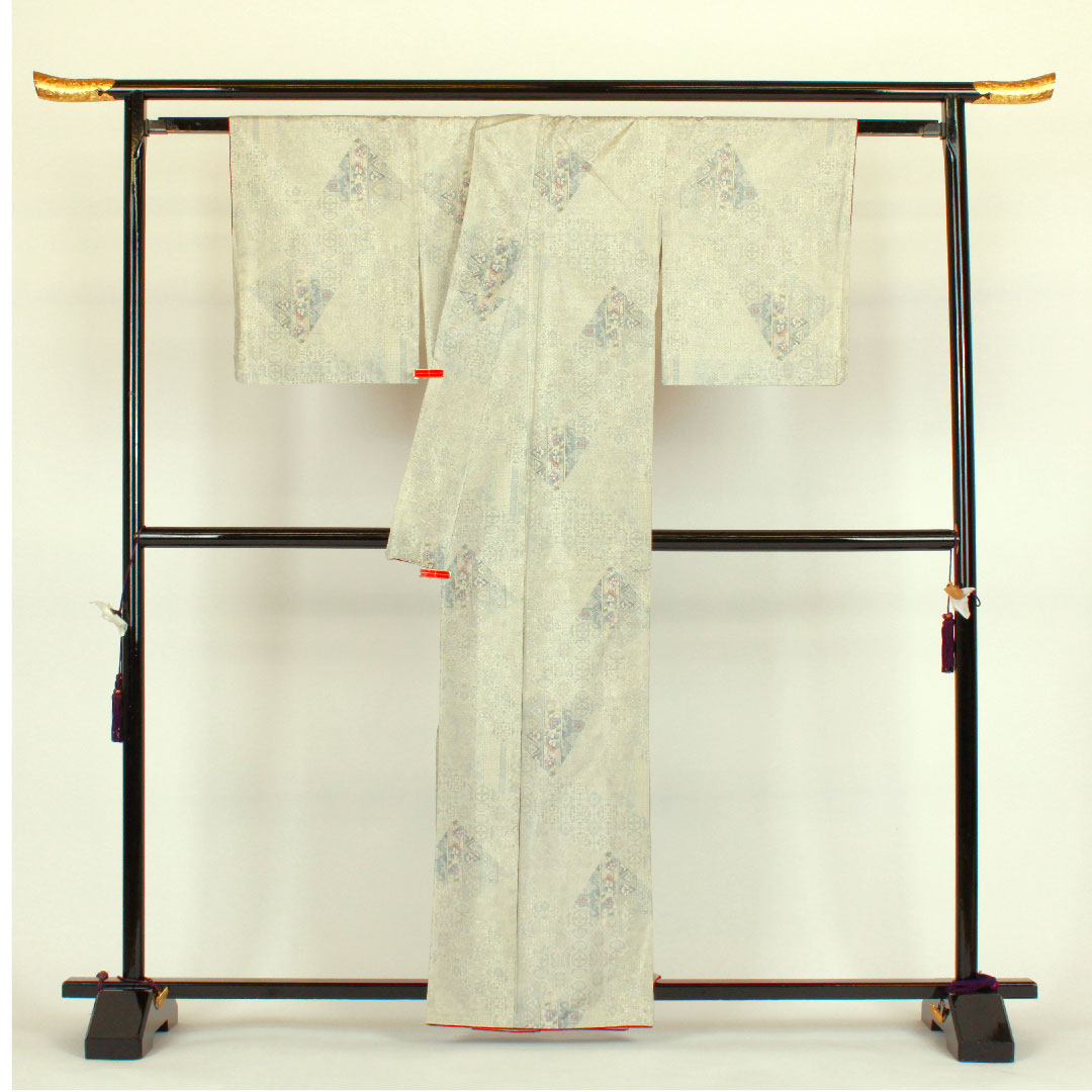 White Oshima Tsumugi, Length 163cm, Sleeve length 66cm, Floral chintz pattern, 7 marks, Pure silk, A rank, Lined, White, 1116000573311