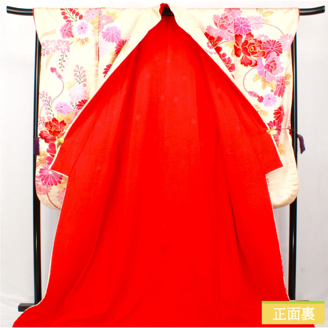 Iro-uchikake (colored kimono) made of pure silk, grade A, length 195cm, sleeve length 67.5cm, featuring a torii gate, chrysanthemums, and cherry blossoms, lined, cream-colored, product number 1110001013915