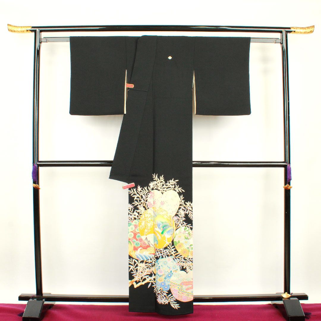 Black formal kimono, length 162cm, sleeve length 64cm, lined, by an artist, auspicious motif, quince, pure silk, A rank, five crests, black, 1111000533410