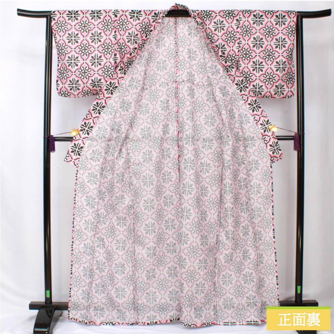 (Brand new, unused) Yukata (single-layer kimono) made of polyester, length 166cm, sleeve length 65cm. New rank. Pink, medium crimson color (nakano kurenai iro). Geometric, tile, and damask patterns. Product number: 1118005771513