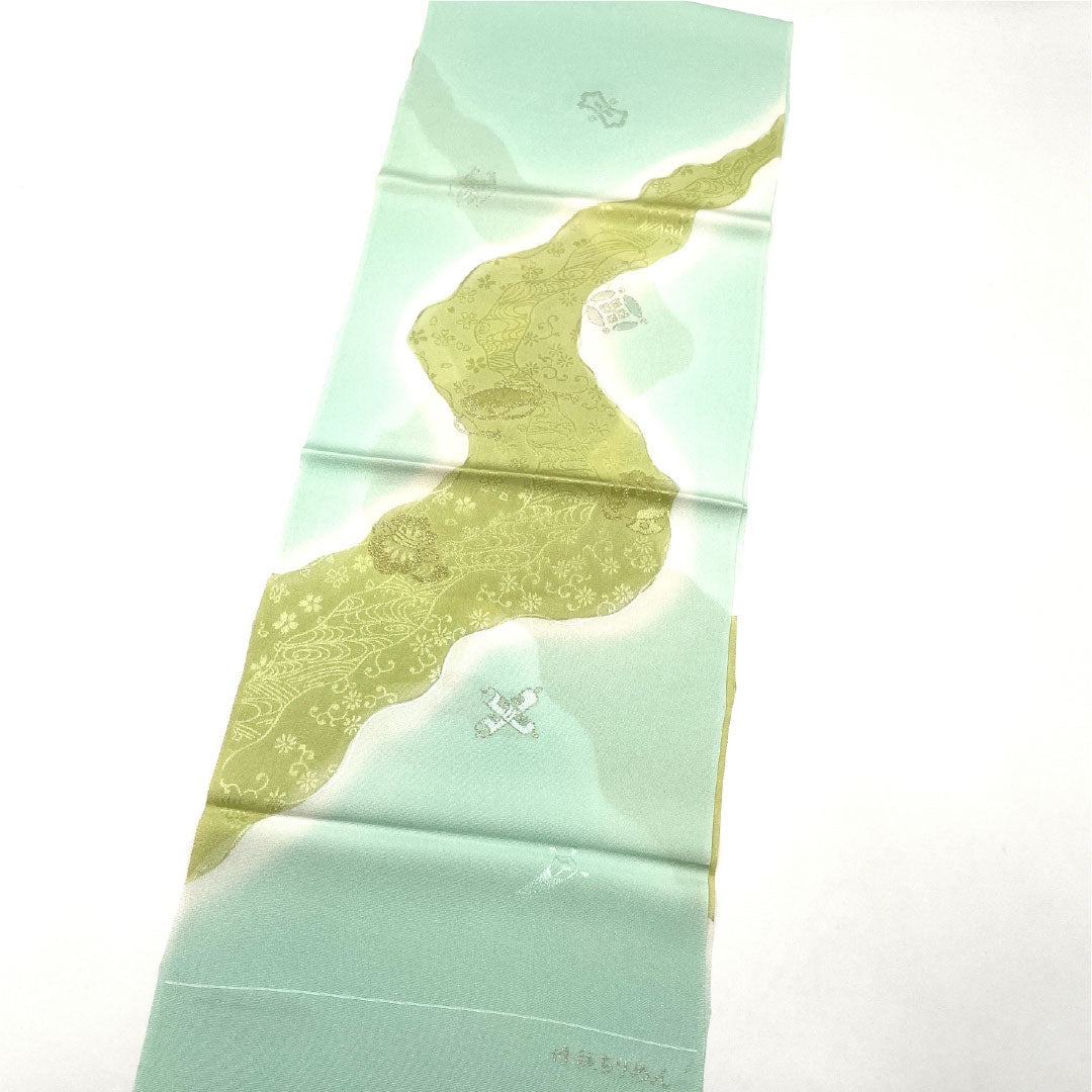 （新古品）帯揚げ 正絹 NEWランク セミフォーマル 秘色（ひそく） 丹後ちりめん 宝尽くし 流水 長さ約180cm 幅約29cm 緑系 1136001341919