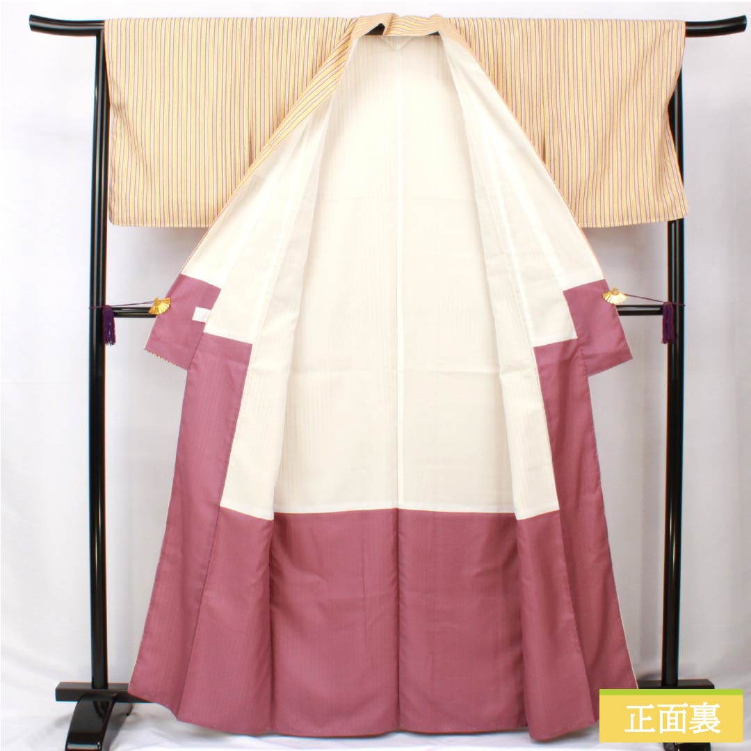 小紋 ポリエステル 身丈163.5cm 裄丈66cm 袷 薄卵色（うすたまごいろ） 縞 未使用品 しつけ糸付き 洗える着物 Sランク クリーム系 1115006052415