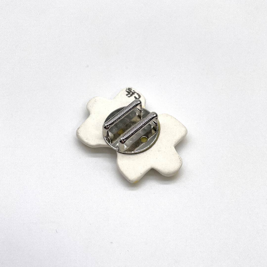 （新古品） 帯留め 陶磁器 カジュアル 白色（しろいろ） 陶器 パズル 長さ約3cm 幅約4cm  Sランク 白系 1137000422911