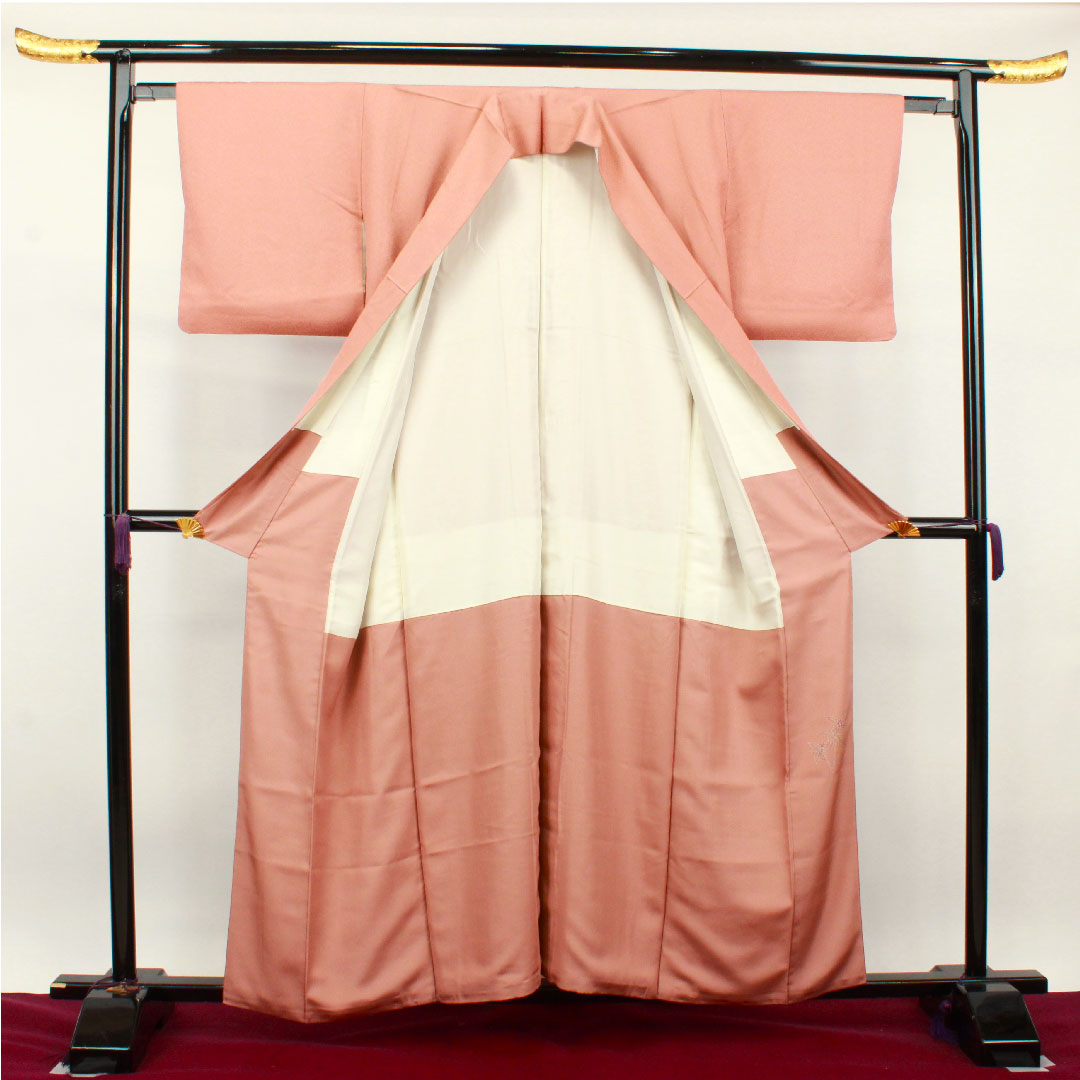 色無地 正絹 桃染色 百貫達雄 加賀友禅 五三桐  身丈158cm 裄丈62.5cm 袷  Aランク ピンク系 1114000953313