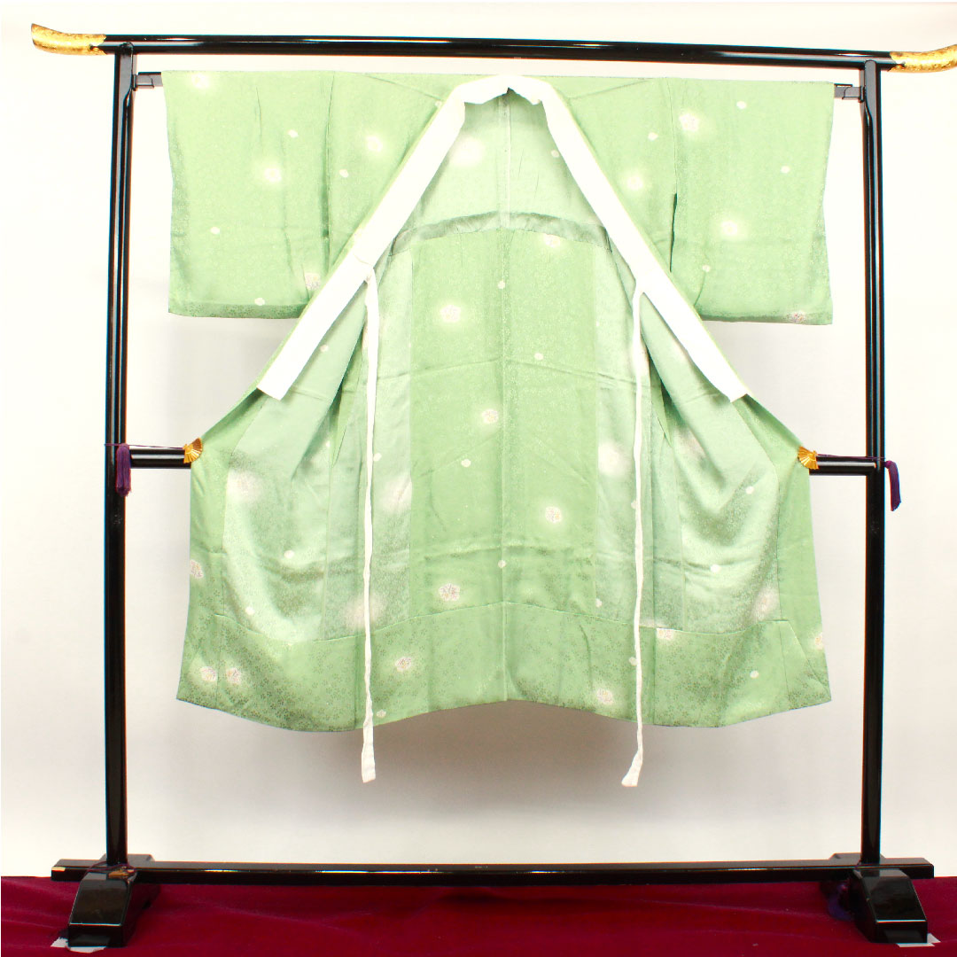 Nagajuban (long undergarment) made of pure silk, length 128cm, sleeve length 66cm, single layer, light green, chrysanthemum, A rank, green 1129000483219