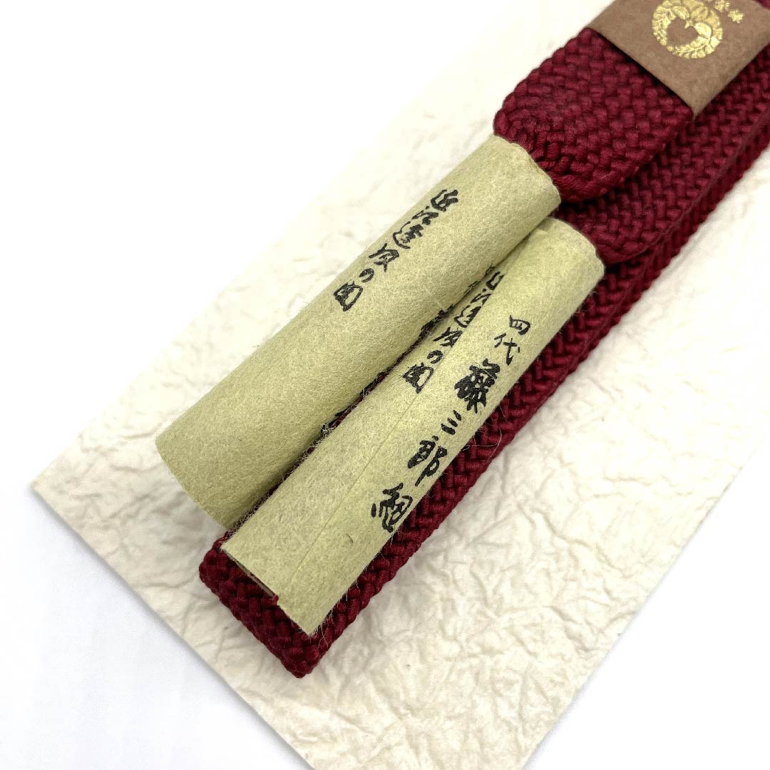 （新古品） 帯締め 正絹 四分紐 海老色（えびいろ） 四代藤三郎紐 小花模様 新古品 長さ約160cm 幅約1.5cm カジュアル Sランク 赤系 1135000102912